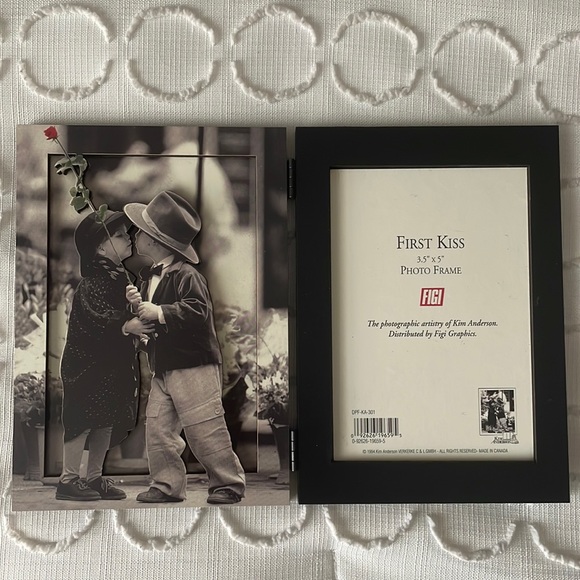 Kim Anderson First Kiss Photo Frame - Picture 1 of 5